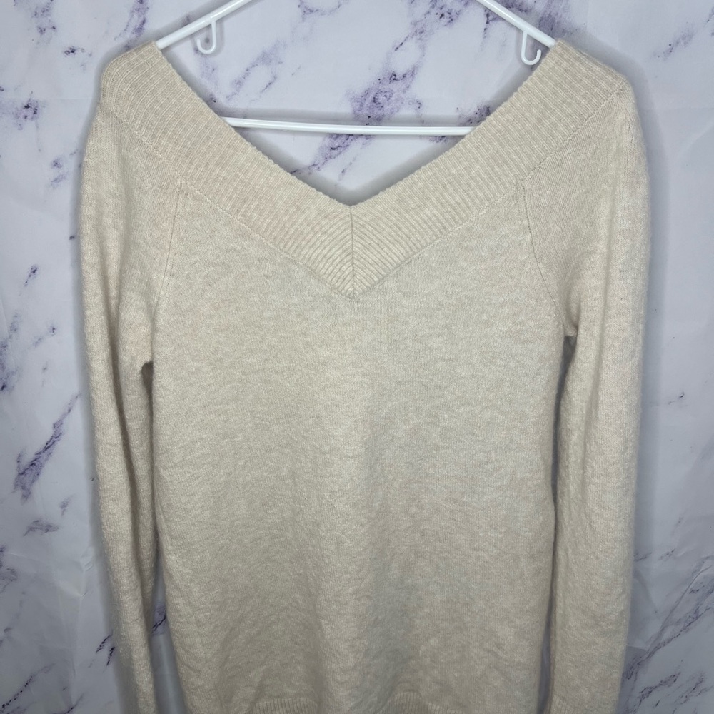 Loft Women’s Heather V neck sweater Sz S - Picture 3 of 4